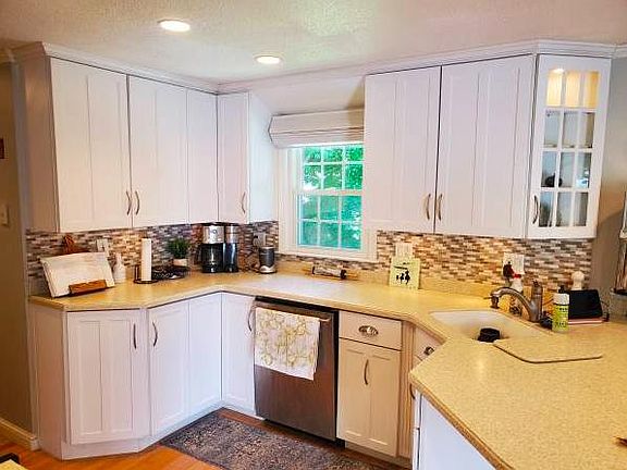 3rd image of 33 Mount Vernon St #1R