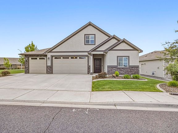2nd image of 2713 Torrey Pines Way