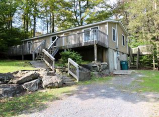 1007 Knollwood Dr, Tobyhanna, PA 18466