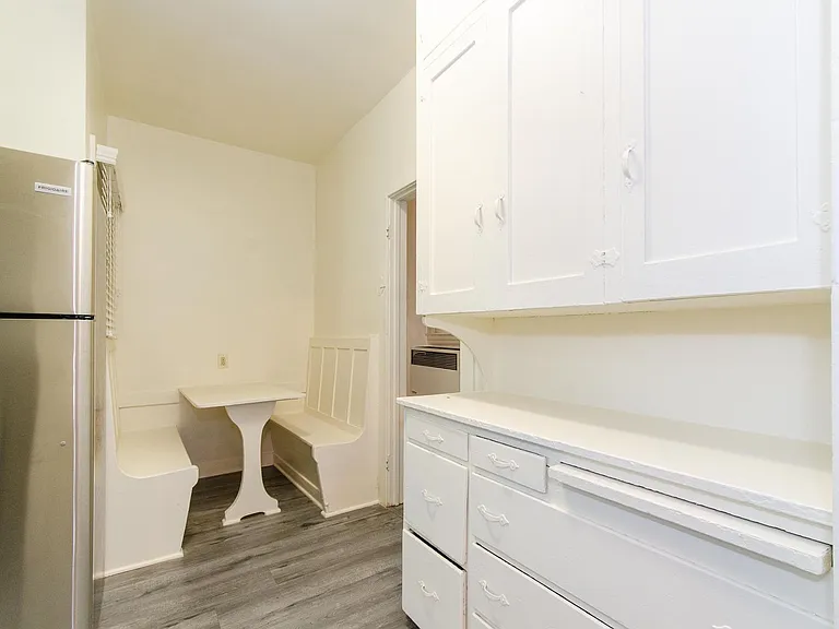 4th Ave 6Plex — Photo 22