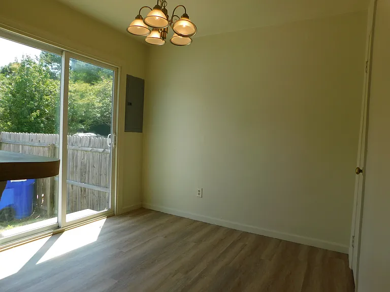215 Greenbrier Ave — Photo 10