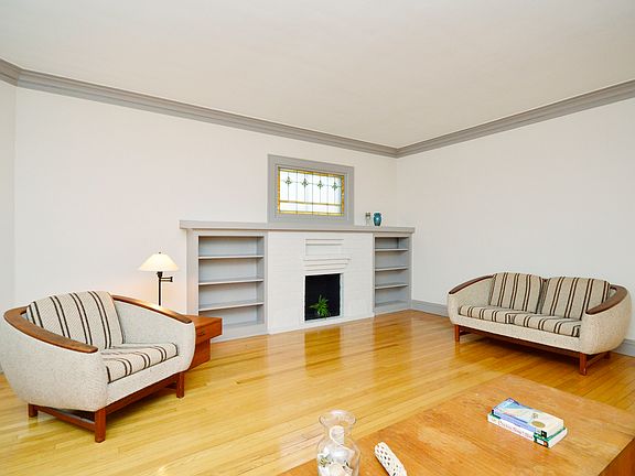 4th image of 2237 Lincolnwood Dr