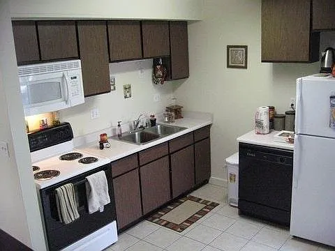 1001 S Brown St — Photo 3