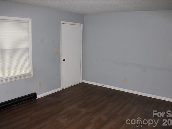 5th image of 6804 Glover Ln