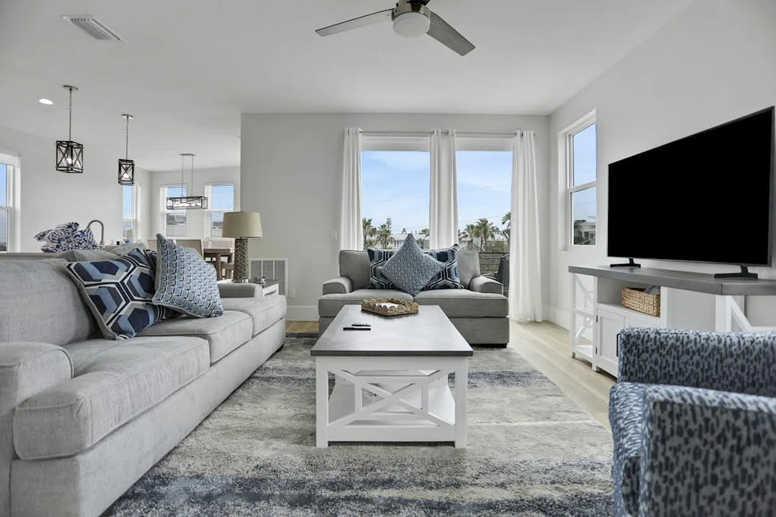 6 bed, 4.0 bath, 3595 sqft, $16,383 — Photo 4