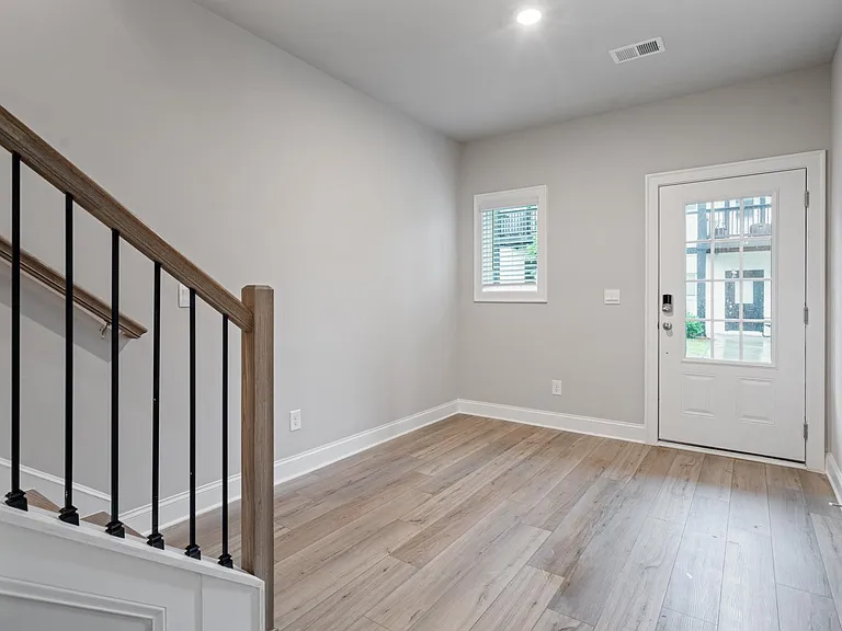 713 Mulberry Walk — Photo 6