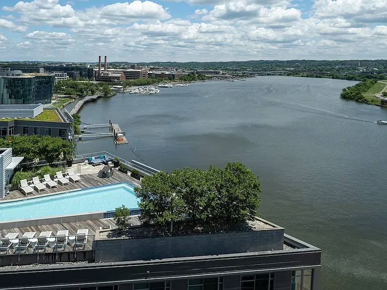 Dock 79 — Photo 42
