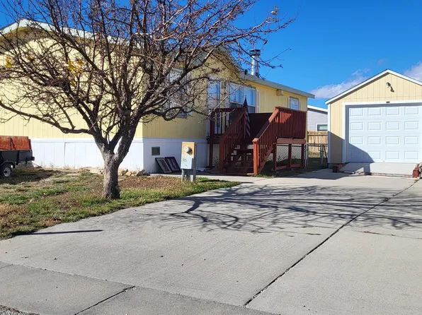 805 Apple Ave, Rawlins, WY 82301