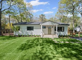 10 Shinnecock Rd, Hampton Bays, NY 11946