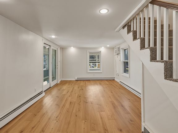 5th image of 1080 Shirley St #1