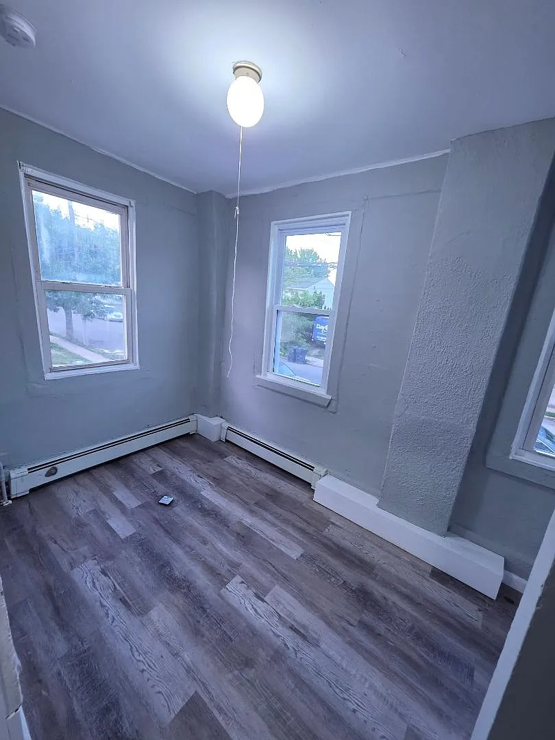 337 Fisher Ave - 337 Apt 1 first floor — Photo 3