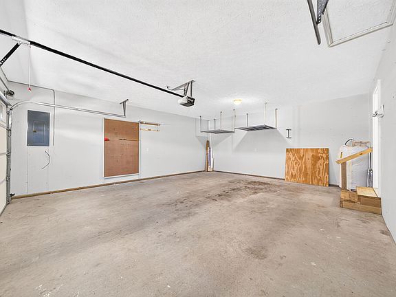 5th image of 111 Clearwater Sq