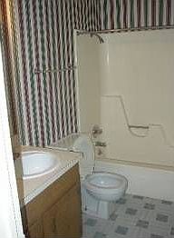 4th image of 228 Hold St APT 21