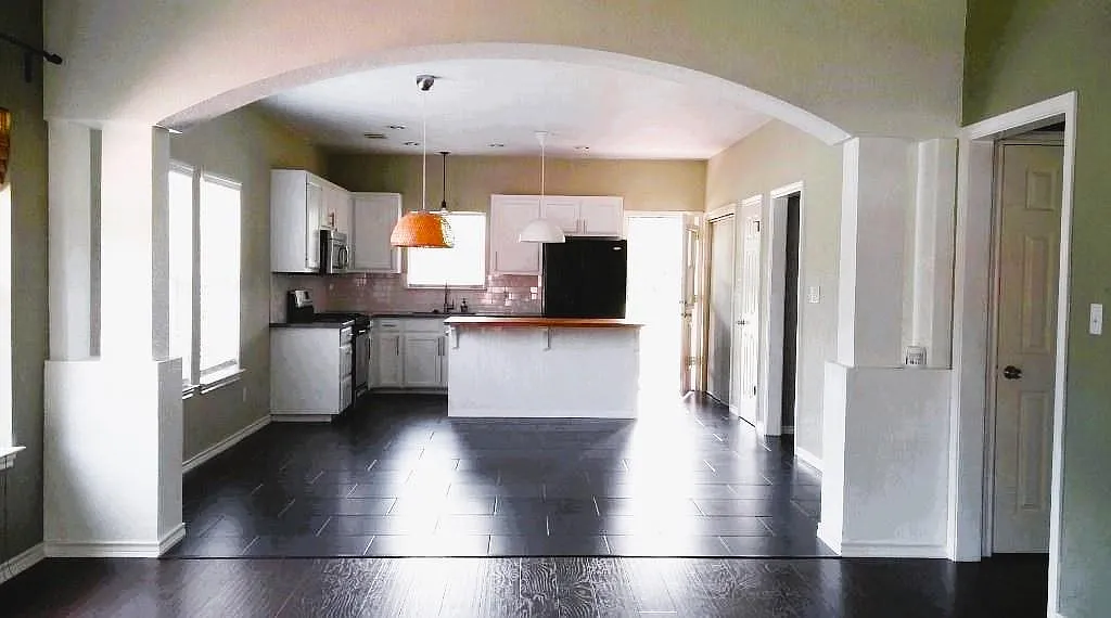 3 bed, 2.0 bath, 1344 sqft, $2,200 — Photo 2