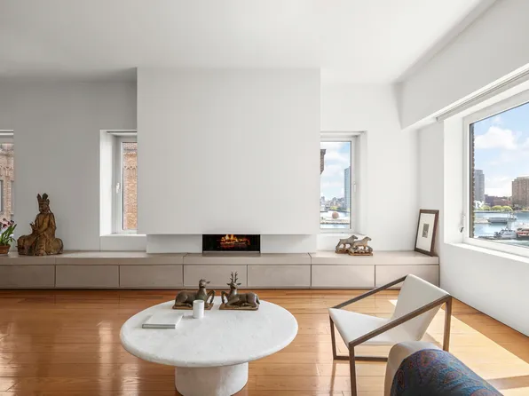 455 East 51st Street 5F image 3 of 19