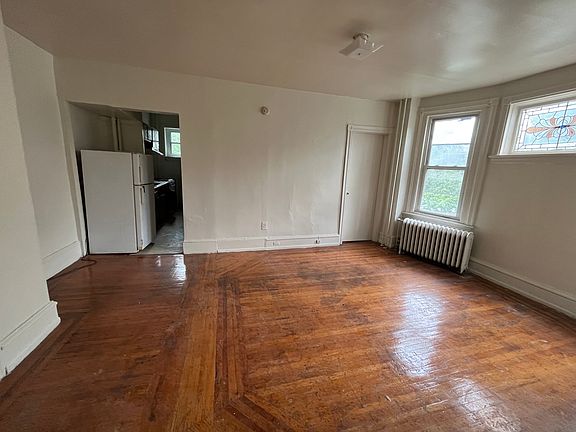 3rd image of 5001 Cedar Ave APT 2R