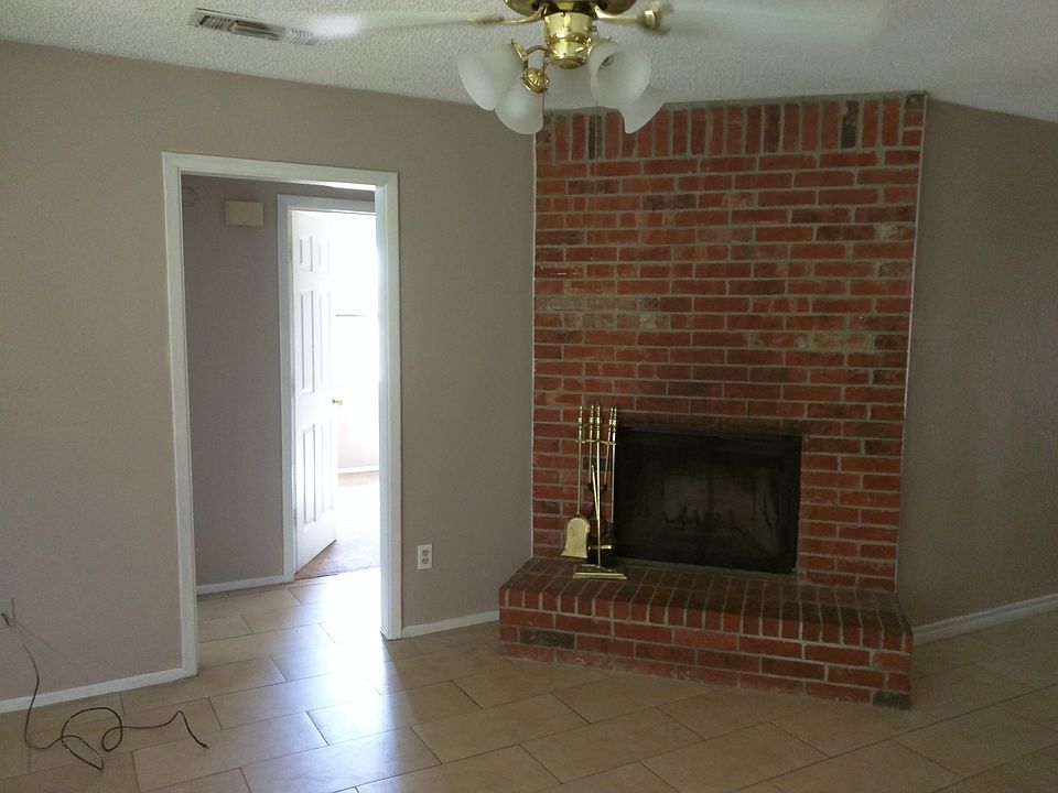 1st image of 2415 Ventura Dr APT A