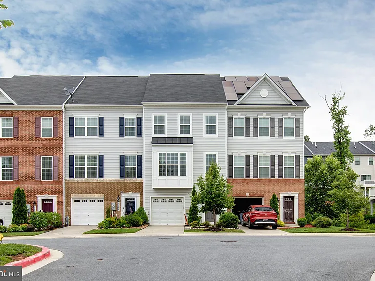 1022 Linden Dr — Photo 1