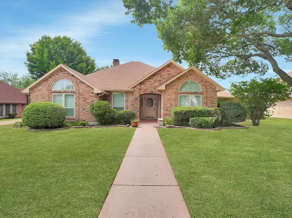 1304 Carriage Creek Dr, Desoto, TX 75115