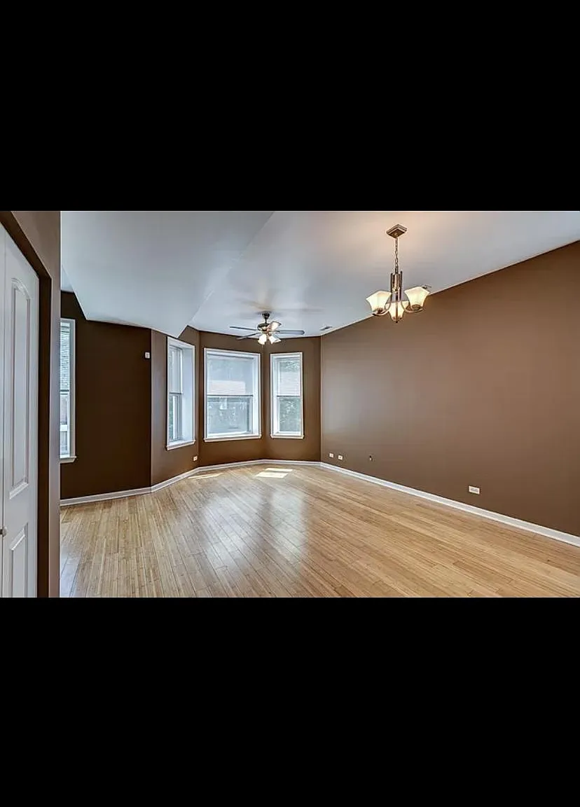 2 bed, 1.5 bath, 1050 sqft, $1,686 — Photo 2