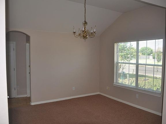 5th image of 202 N Pauley Dr