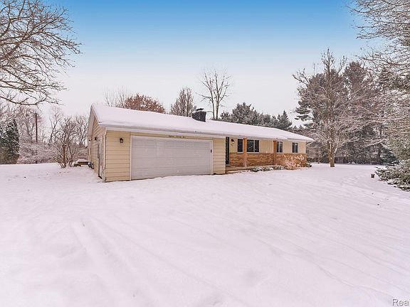 3rd image of 1875 Gray Rd