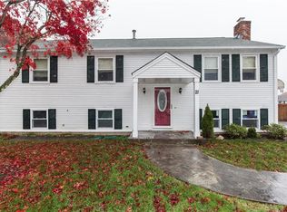 21 Hardpoint Rd, Cranston, RI 02920