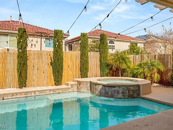 3rd image of 1014 Sonoran Hope Ct