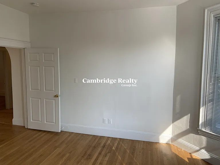 38 Newton St #2T — Photo 8