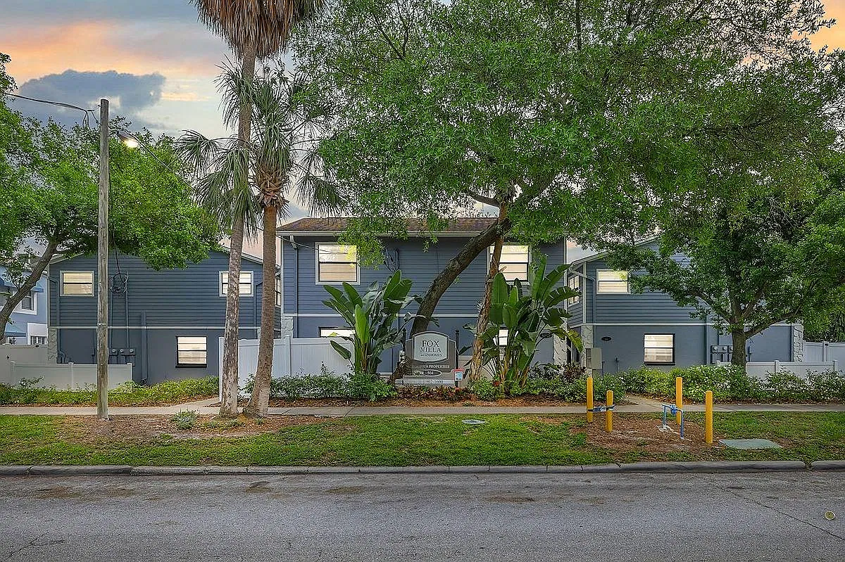 2 bed, 1.5 bath, 1100 sqft, $2,460 — Photo 1