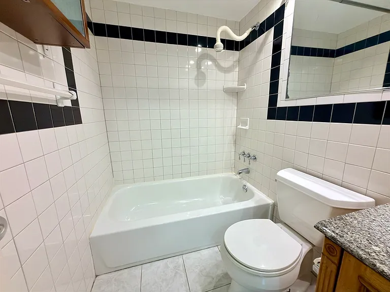 1323 Worcester Rd #H8 — Photo 23