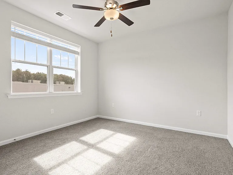 The Grande at Geyser Falls Luxury Apartments — Photo 45