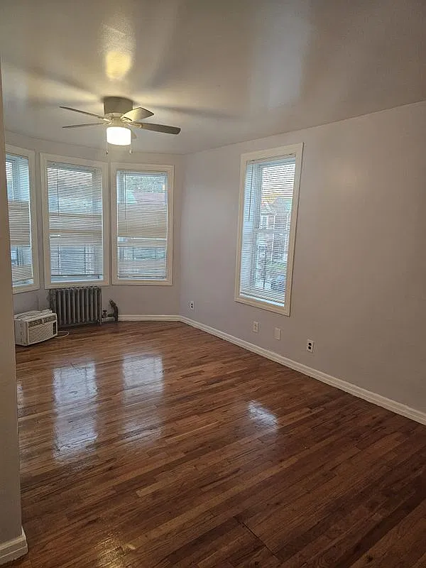 2 bed, 1.0 bath, 1182 sqft, $2,300 — Photo 2