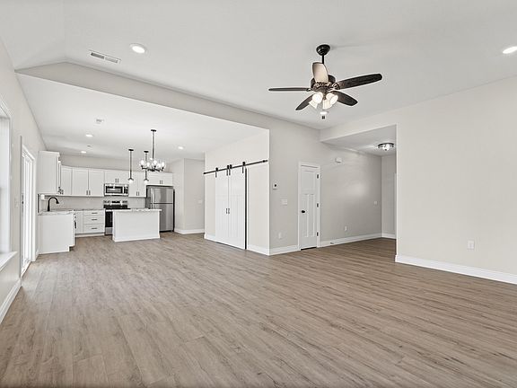5th image of 16618 Klinton Dr