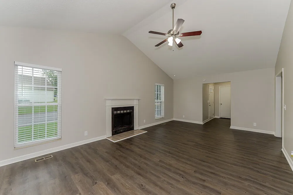 3 bed, 2.0 bath, 1450 sqft, $3,140 — Photo 3