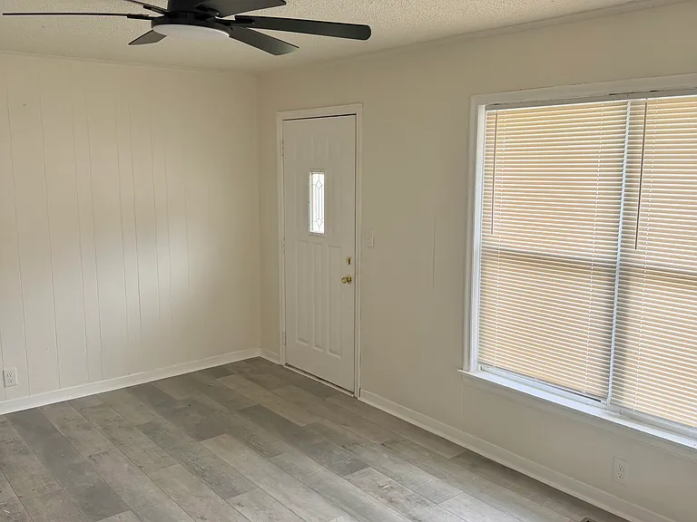 1002 S Hickory St — Photo 1