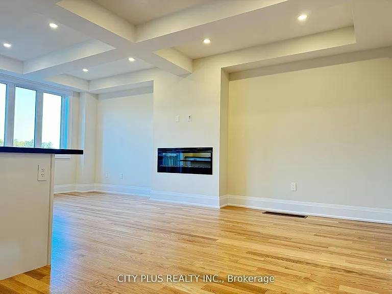 38 Schmeltzer Cres — Photo 5