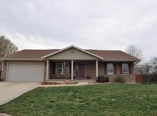 1215 Flint St, Red Bud, IL 62278