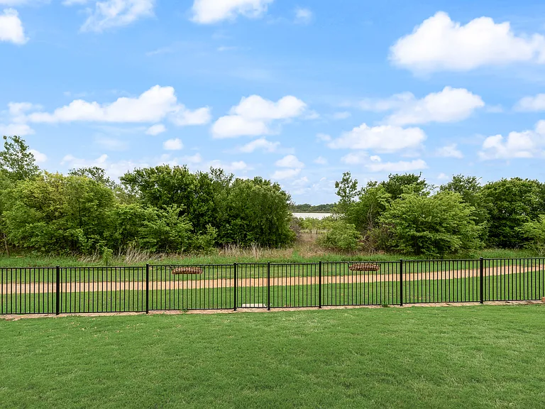 2112 Benjamin Creek Dr — Photo 44