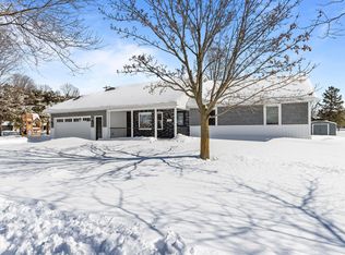 101 Ombre Rose Dr, Combined Locks, WI 54113