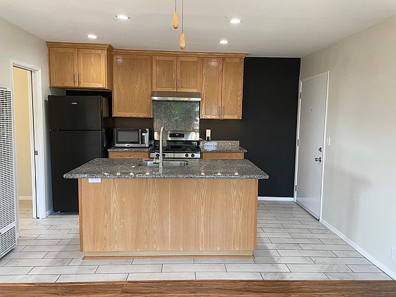 Kitchen/Eating area