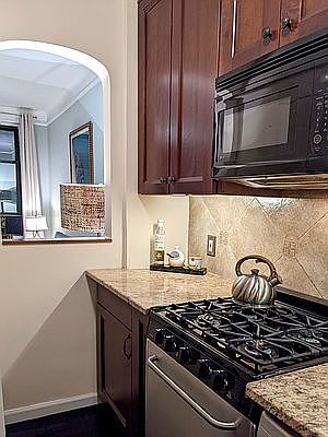 5th image of 448 E 88th St APT 2B