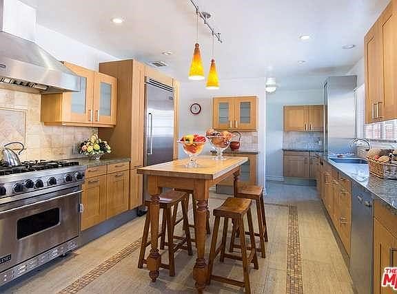 4th image of 1035 Stearns Dr