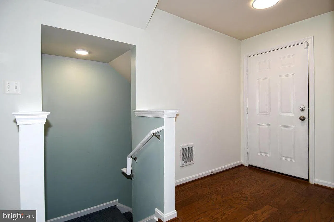 3 bed, 2.0 bath, 1253 sqft, $2,499 — Photo 3