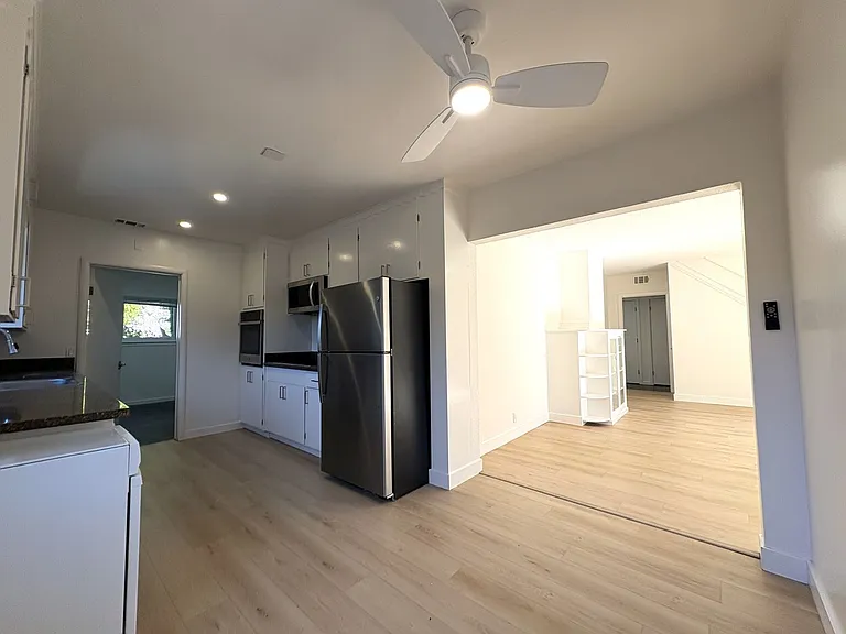 Charming 2 Bedroom, 2 Bathroom Home in Redwood City — Photo 20