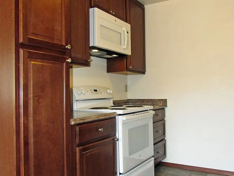1541 N Bush St — Photo 4