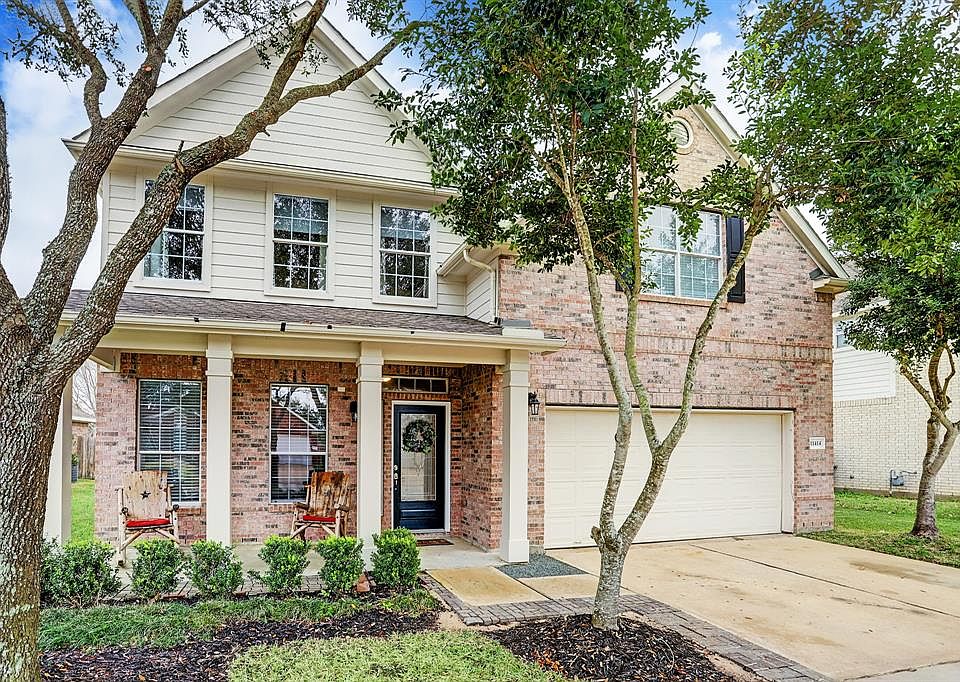 Beautifully updated Beazer home is filled elegant decorator touches. Find wood laminate and tile floors, generous room sizes, raised ceilings, upgraded fixtures, and neutral paint throughout. The kitchen and bathrooms have been tastefully updated wit