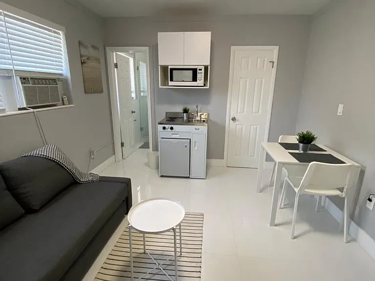 4140 SW 13th Ter #5 — Photo 5