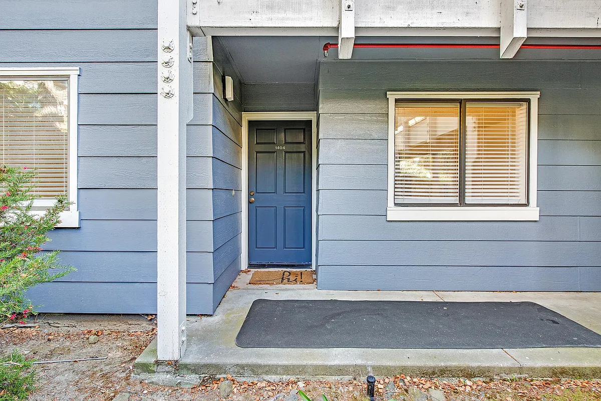 Building Photo - 1404 Birchwood Ct