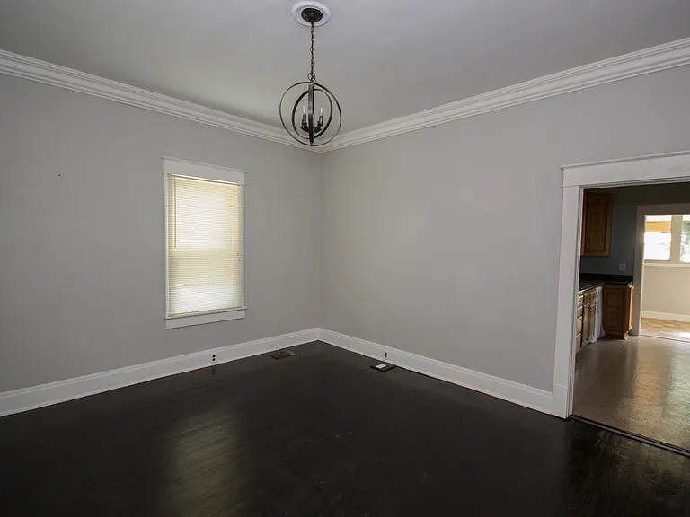410 S Houston St — Photo 6
